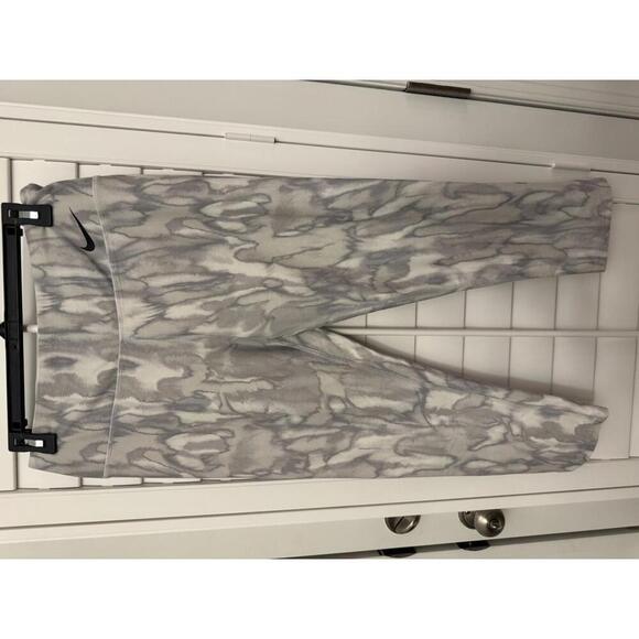 Nike dri-fit capri leggings grey tones - Picture 2 of 5